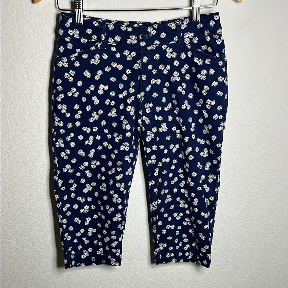 St. John's Bay Navy Daisy Print Capris Women’s Size 6Petite